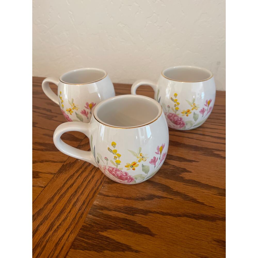 Potter’s Studio set of 3 floral gold rim Mugs